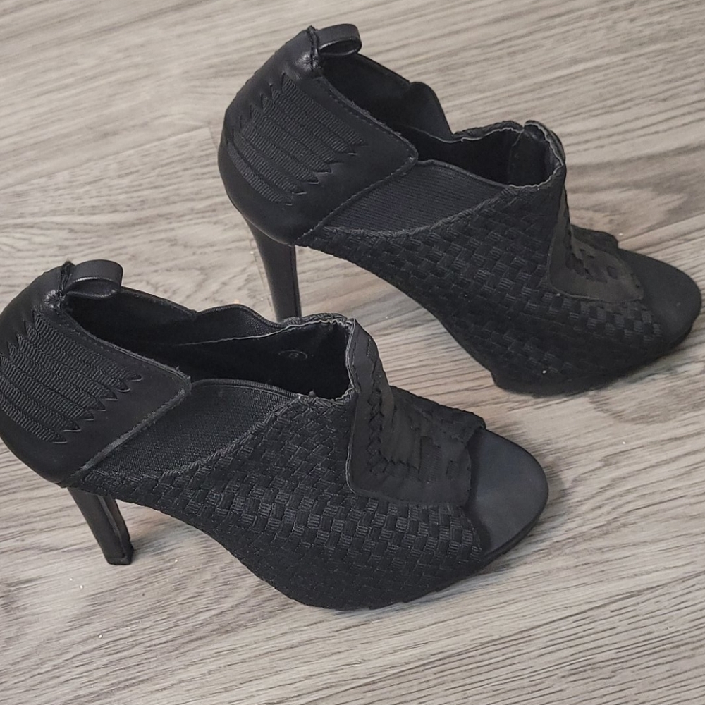 Heels - Picture 2 of 4